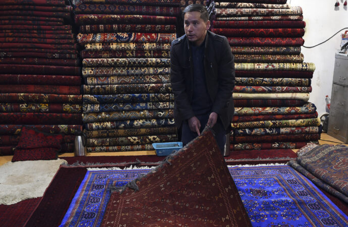 افغانستان آیی‌ده ۸۰ مینگ متر مربع قالین نی صادر قیله دی
