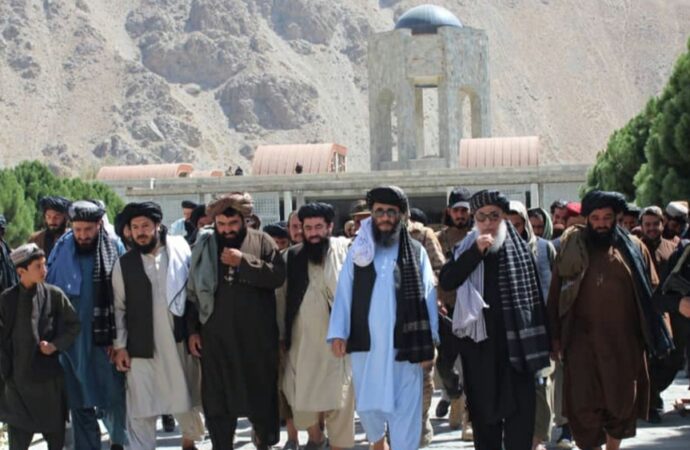محمد عباس ستانکزی، پنجشیر گه باریب، قوم بویوکلر و اهالی لر بیلن اوچره شگن