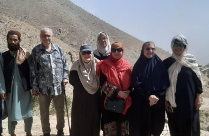 د پروان د توپ درې له تاریخي استوپې څخه ۷ بهرنيو سیلانیانو لیدنه وکړه