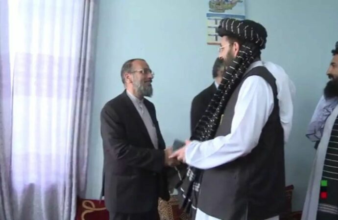 محمد نبی عمری، معاون وزارت داخله با سید حسن مرتضوی معاون سفارت ایران در کابل دیدار کرد