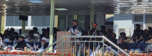د دفاع وزیر د پولیسو فراغت غونډه کې پاکستان ته:له افغان کډوالو سره د پاکستان له لوري روان وحشت او بربریت د زغملو وړ نه دی، دا ډېر ستر ظلم دی، او په هېڅ ډول نشې توجیه کېدای!