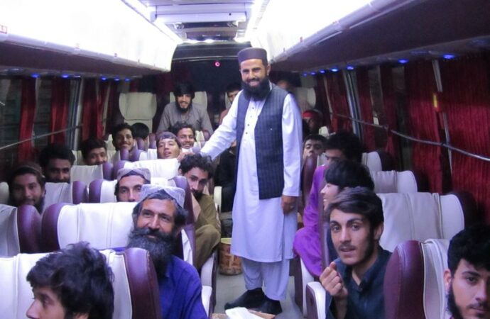 د کراچِي ښار له محابسو څخه د 100 تنو بندیانو خلاصون