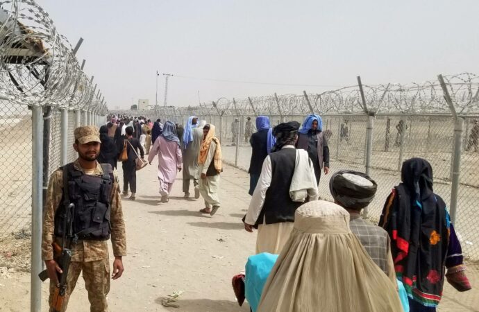 وزارت مهاجرین: ۳۹۱۶ تن از پاکستان به کشور ‌بازگشته اند