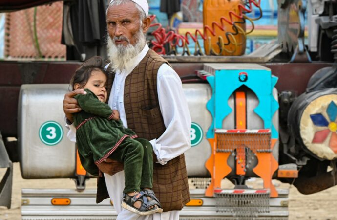 شماری از مهاجرانی که پس از اخراج‌ از پاکستان به ولایت بلخ رفته‌اند