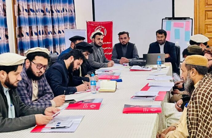 د ننګرهار ولايت اقتصاد رياست د انکشاف آمر انجينر فرهاد پټان جينوا کال مؤسسې له لوري د اقليم بدلون تر سرليک لاندې د سیمینار له صحنې ليدنه وکړه.