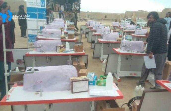 پکتیکا کې ۲۱۵ کونډو ښځو ته د خیاطۍ ماشینونه ورکړل شول