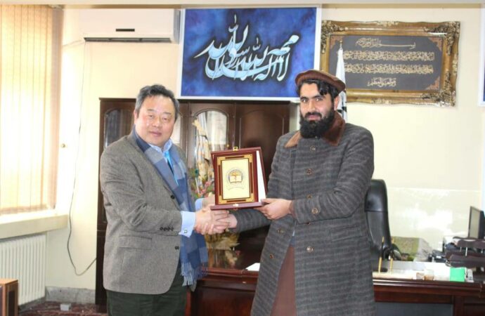 …دوکتور مفتی اسدالله نجات رئیس پوهنتون علوم طبی کابل