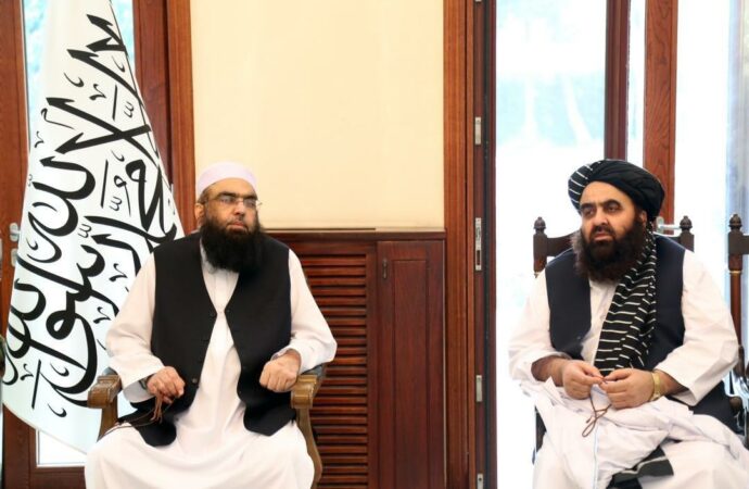 امیرخان متقی سرپرست وزارت خارجه در دیدار با مولوی عبدالکبیر معاون سیاسی رییس‌الوزرا سفر به ایران را پردست‌آورد خواند.