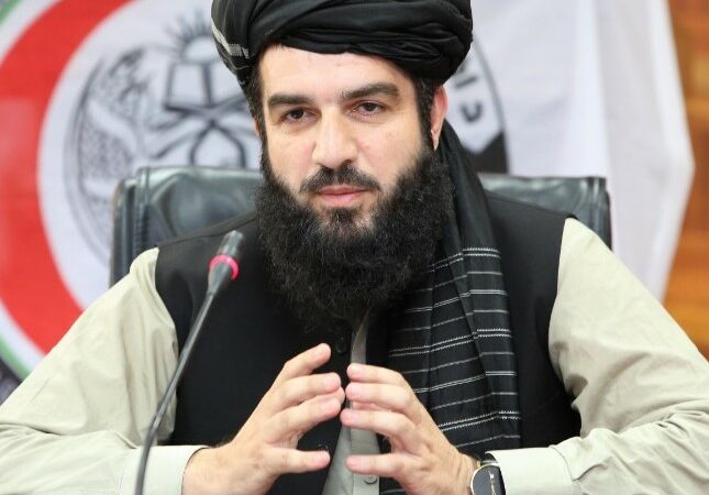 قلندر عباد سرپرست وزارت صحت‌عامه با ماهاتیر محمد، نخست وزیر پیشین مالزیا دیدار کرده است.