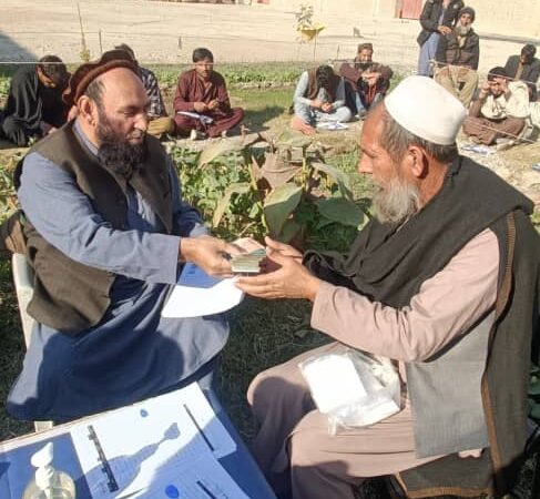 ننګرهار کې د افغاني سرې مياشتې ثابتو کلينيکونو یوه میاشت کې زرګونه کسانو ته روغتيايي خدمات وړاندې کړي