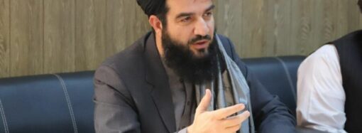 داکتر قلندر عباد، مالزیا سابق باش وزیری ماهاتیر محمد بیلن اوچره شدی