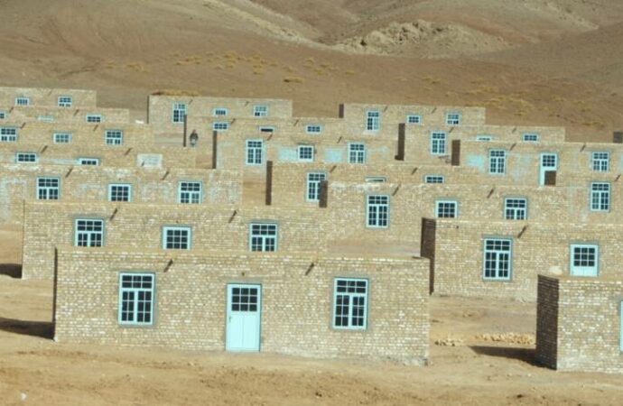 کلید ۳۶ باب منزل جدید برای زلزله‌زدگان هرات، از سوی حکومت تحویل داده شد