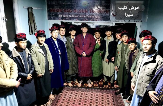 بدخشان ولایتیده بیر قطار یاش-ییگیتلر اوز تاریخلریدن خبردار بولیش اوچون ییغین اوتکزگن
