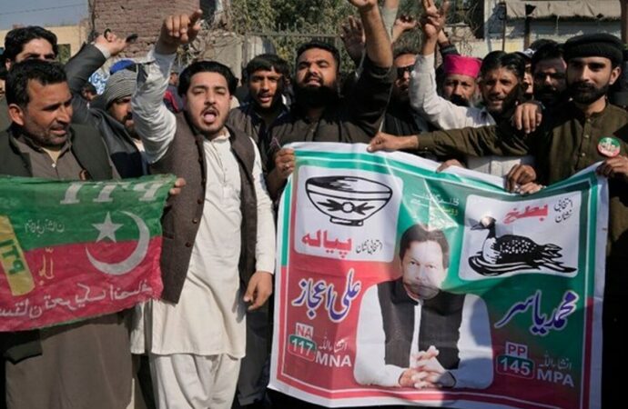 حزب تحریک انصاف مدعی پیروزی در انتخابات پاکستان شد