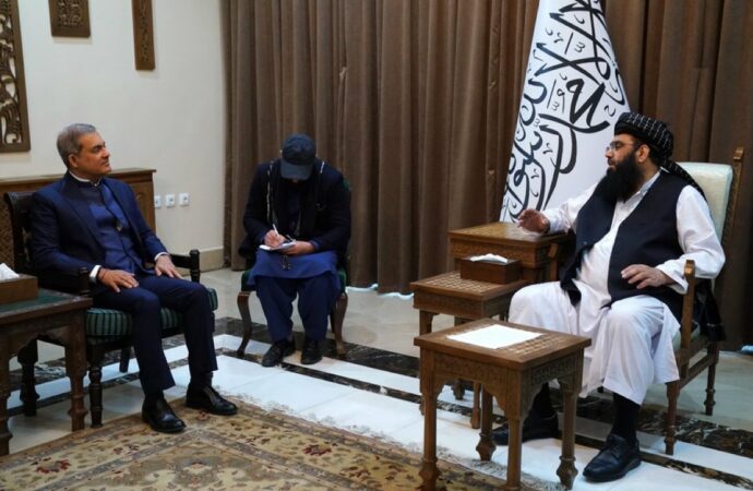 اندریکا راتوات معاون یوناما با مولوی عبدالکبیر معاون سیاسی ریاست‌الوزرا دیدار کرد